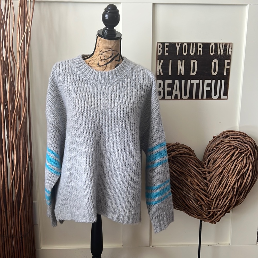 Aerie Gray Bulky Knit Crewneck Hi Low Sweater